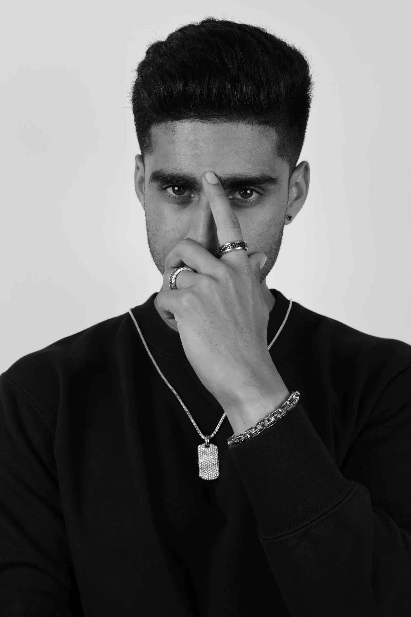 Solid Gold vs Sterling Silver: Which Men's Jewellery Should You Buy?